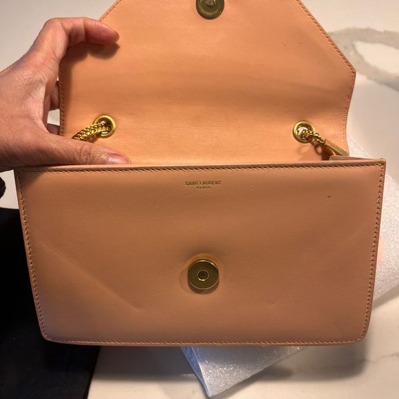 Saint Laurent Betty bag in Blush - Picture 5 of 13